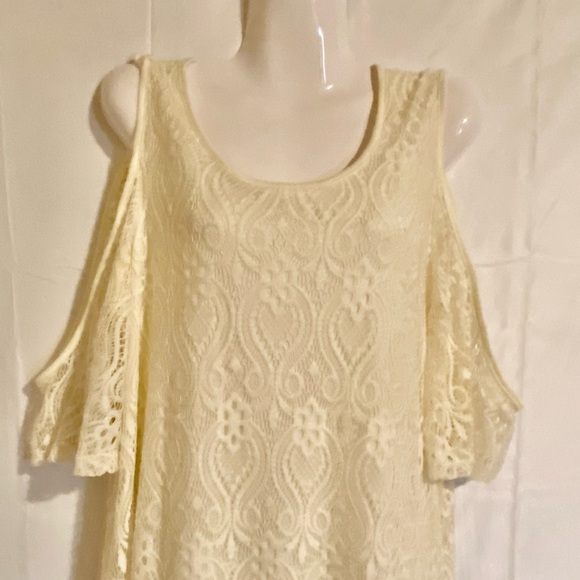 Cold Shoulder Blouse - Picture 2 of 9